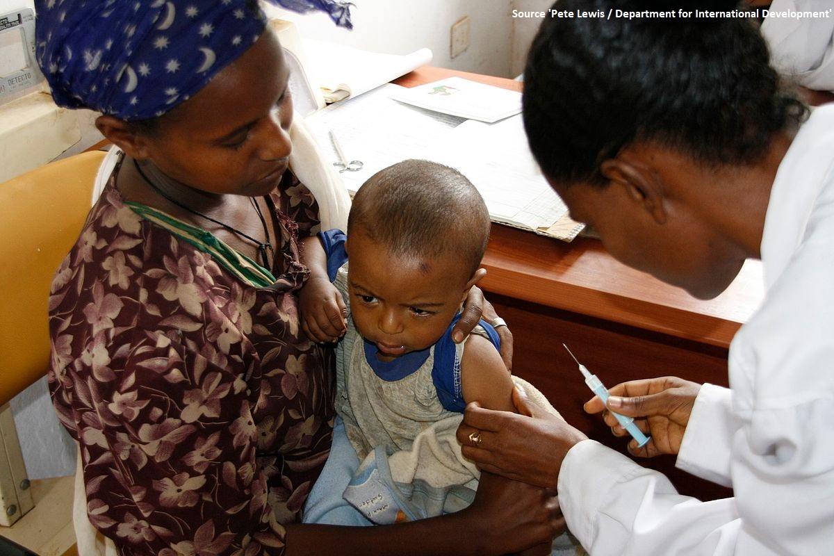 1200px-Bracing_for_a_short,_sharp_jab